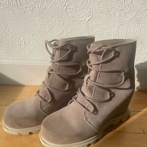 Sorel Women's Joan of Arctic Wedge III Lace Boots - Worn Twice